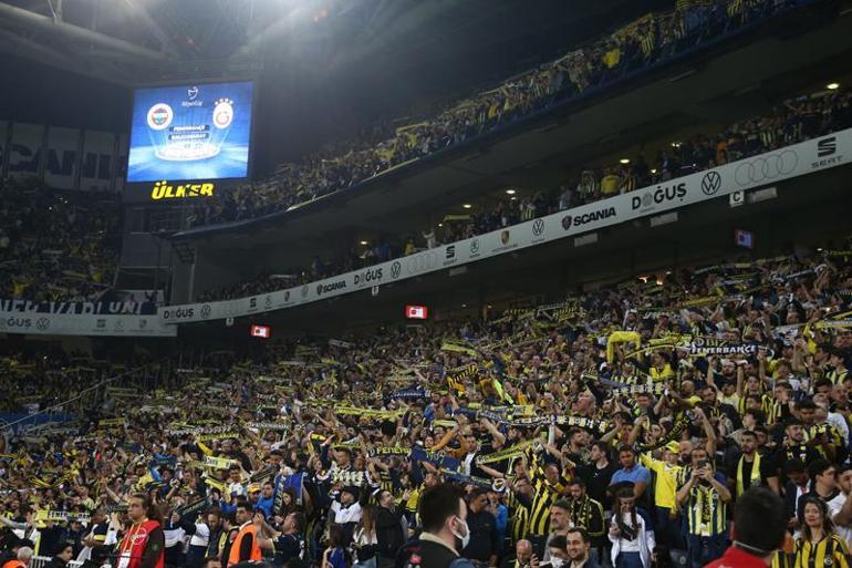 Fenerbahçe - Galatasaray derbisinde Mesut Özil detayı dikkat çekti