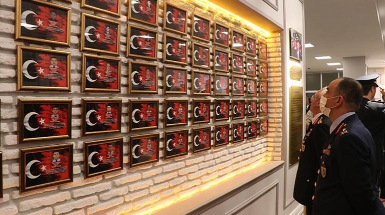 Diyarbakır Emniyet Müdürlüğü girişine Gaffar Okkanın balmumu heykeli koyuldu