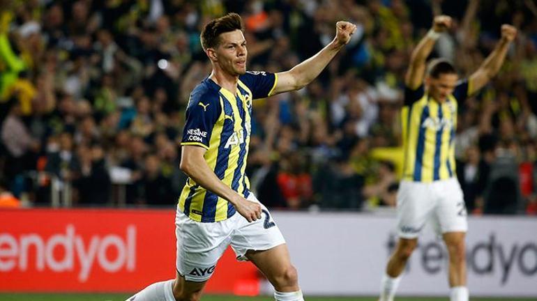 Son dakika: Fenerbahçe yönetimi derbi sonrası harekete geçti Yıldız oyuncu imzalıyor