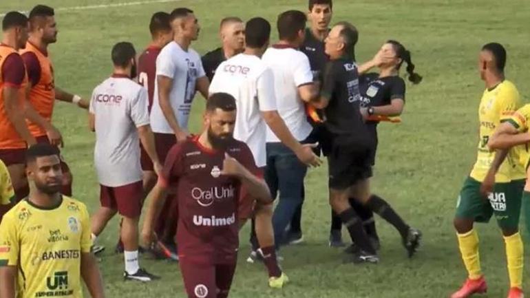 Böyle skandal görülmedi Teknik adam, kadın hakeme kafa attı