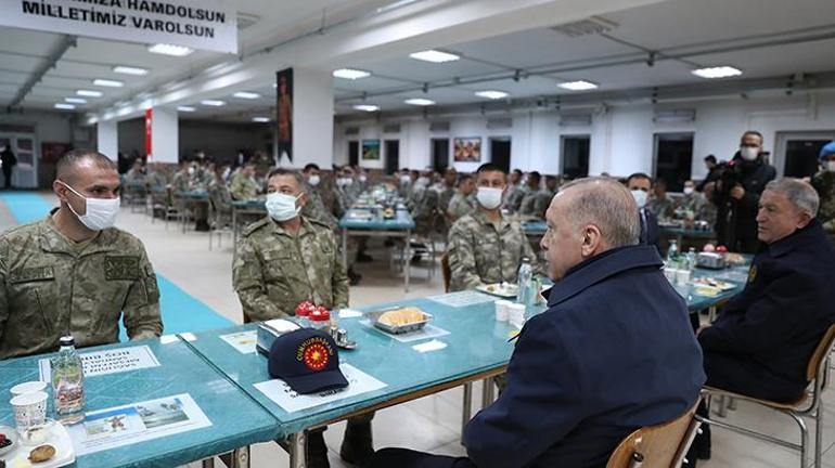 Cumhurbaşkanı Erdoğan Hakkarideki askerlerle iftar yaptı