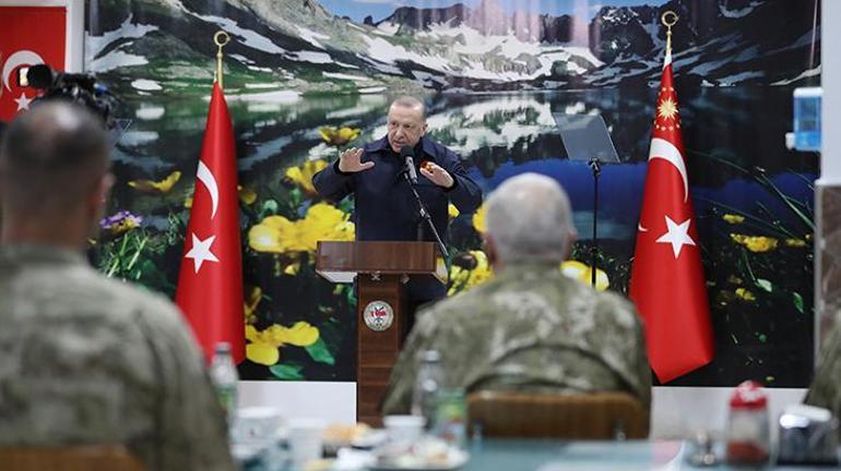 Cumhurbaşkanı Erdoğan Hakkarideki askerlerle iftar yaptı