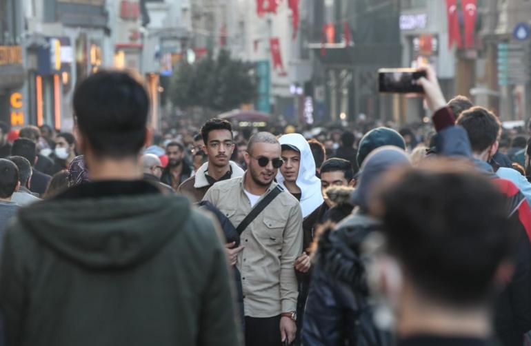 Bilim Kurulu Üyesi Özlü: Koronavirüsten ders alınmalı, grip olan da maske takmalı