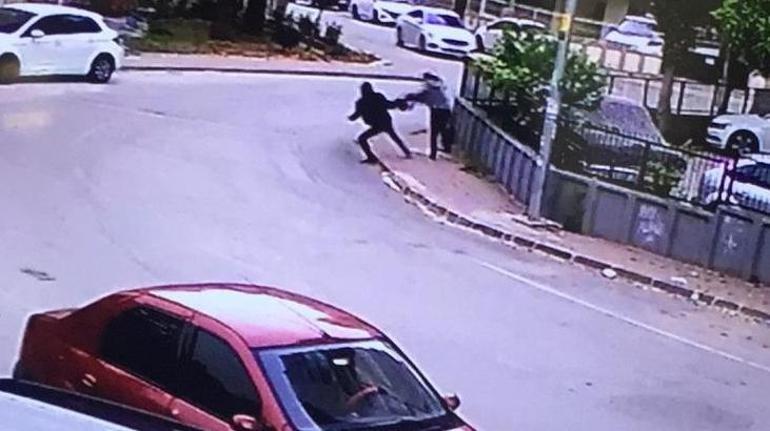 Adanada kapkaççı dehşeti Kadını yerde sürükledi