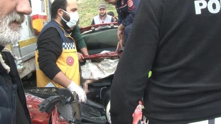 TIRa ok gibi saplandı Lüks otomobilde can pazarı