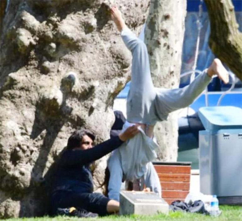 Edvina Sponza parkta yoga yaptı