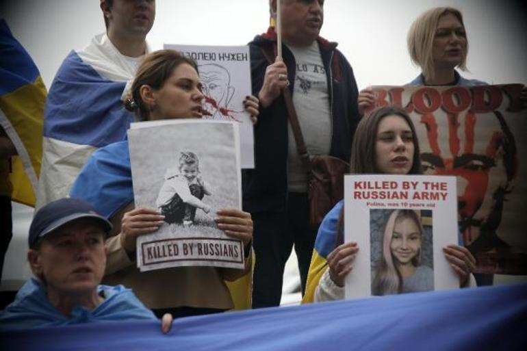 Beyoğlunda Ukraynalılar sivil ölümlerini protesto etti