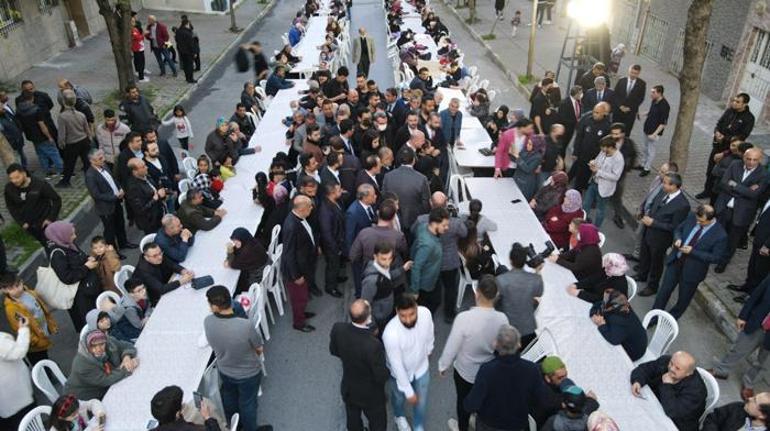 Bakan Soylu Gaziosmanpaşada Romanlarla iftar yaptı