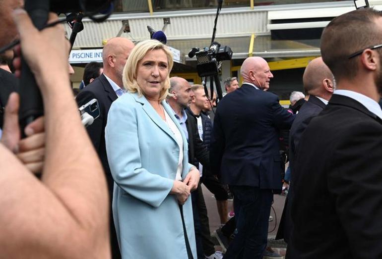 Aşırı sağcı Le Penin Fransada uzun süredir devam eden iktidar arayışı