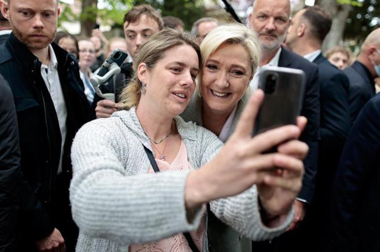 Aşırı sağcı Le Penin Fransada uzun süredir devam eden iktidar arayışı