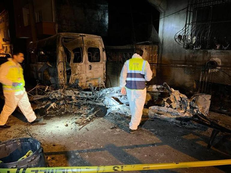 Son dakika Bursada sokağa tek motorlu uçak düştü: 2 ölü