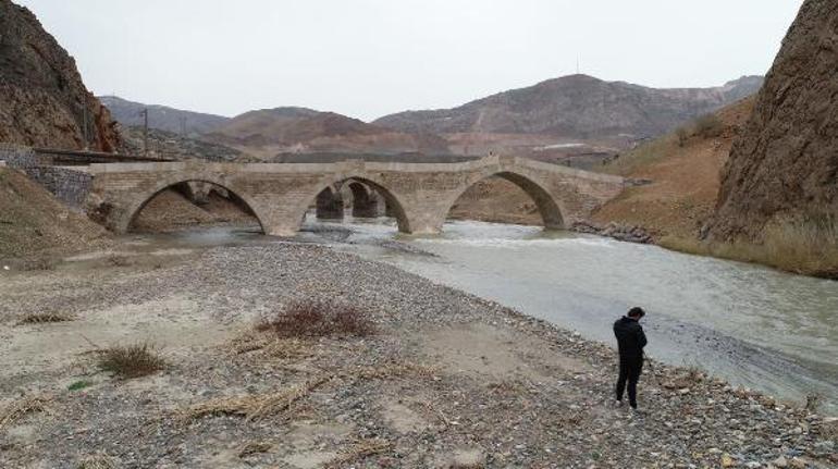 Kepçeli müdahaleden kurtarılan 800 yıllık köprünün restorasyonu tamamlandı