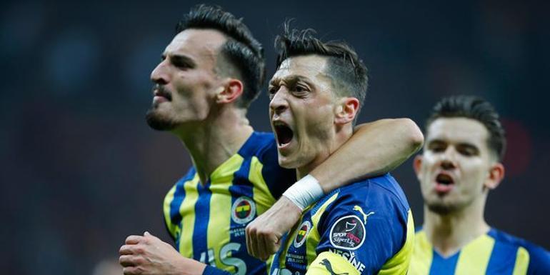 Fenerbahçedeki bomba gelişmeyi canlı yayında açıkladı Ozan Tufan ve Aboubakar