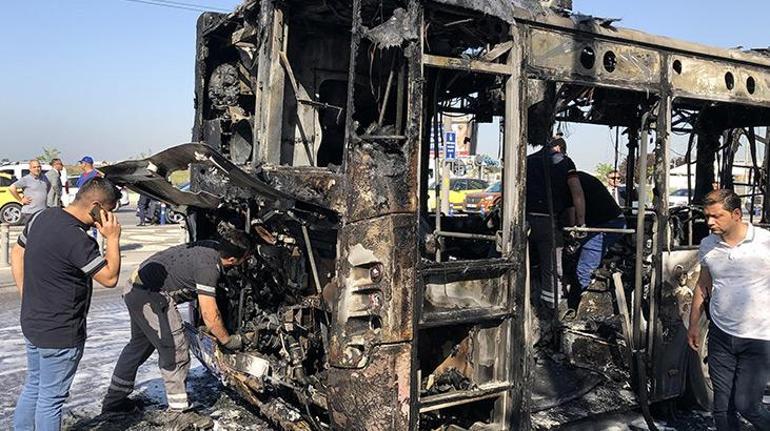 15 yolcunun bulunduğu belediye otobüsü alev alev yandı