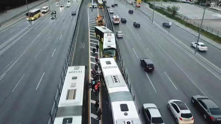 Beylikdüzünde iki metrobüs çarpıştı Yaralılar var