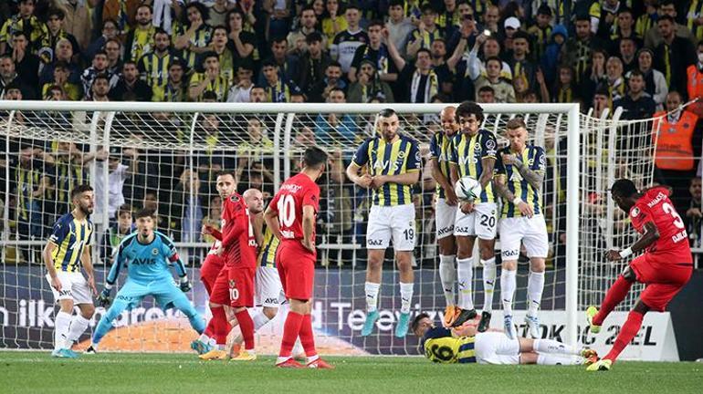 Son dakika haberi: Fenerbahçenin yıldızı bir ilke imza attı Kadıköyde ilginç tesadüf