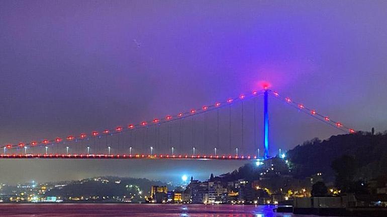 İstanbul’da köprüler Trabzonspor’un renkleriyle ışıklandırıldı