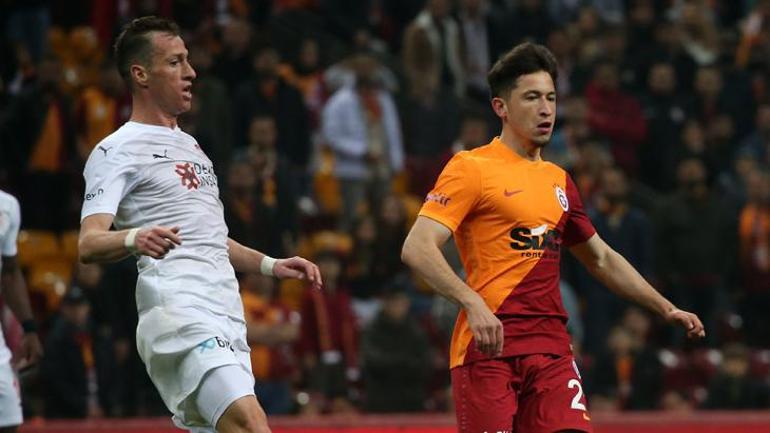 ÖZEL - Galatasaray’ın Rumen yıldızını izlemek için stadyuma geldi