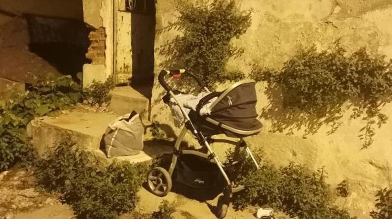 İzmirde korkunç olay Yanında bebeği bulunan anne defalarca bıçaklandı