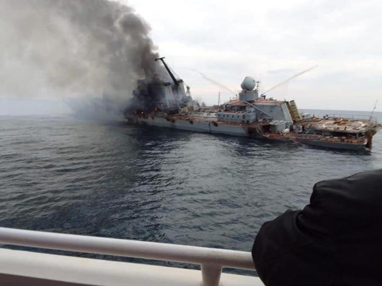 Son dakika... Bir Rus savaş gemisi daha vuruldu Amiral Makarov alev alev