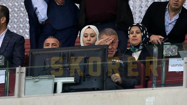 Trabzonsporda başkan Ahmet Ağaoğlu gözyaşlarını tutamadı
