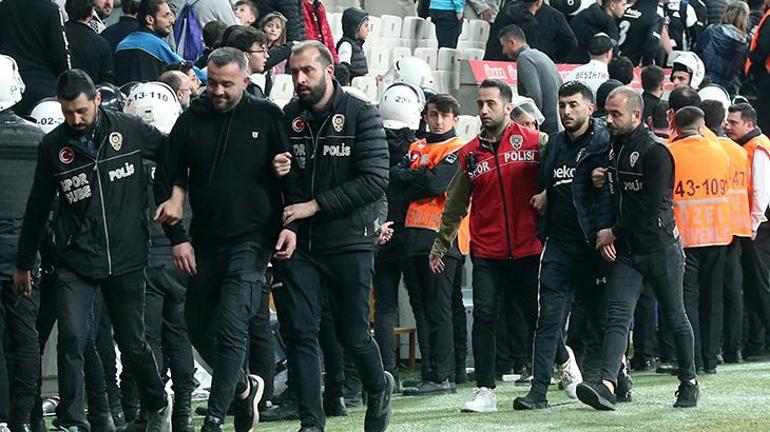 Son dakika: Derbi sonrası Fenerbahçe otobüsüne saldırı Maç biter bitmez saha karıştı