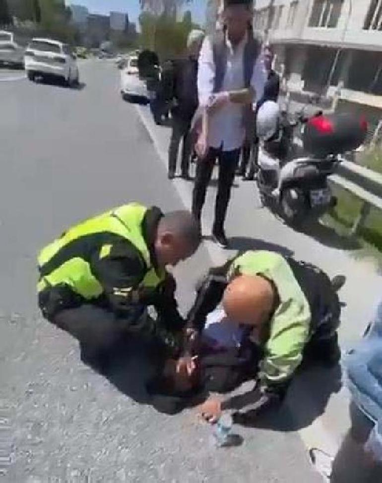 Trafik polisinden motosikletliye hayat kurtaran müdahale