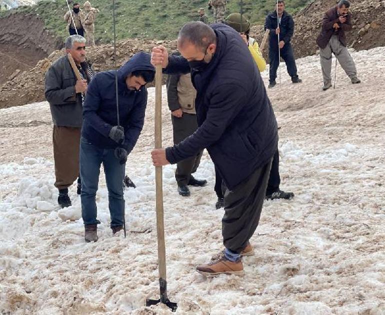 Çığ altında kalan İranlının cesedi bulundu, 2 kuzen aranıyor