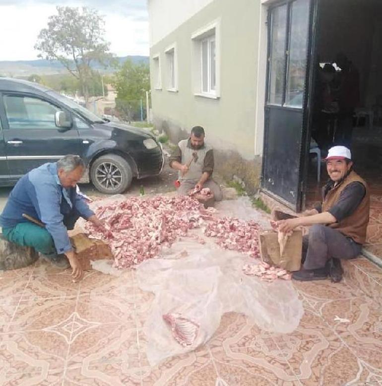 Kamyonet kasasında açıkta et taşınmasına inceleme