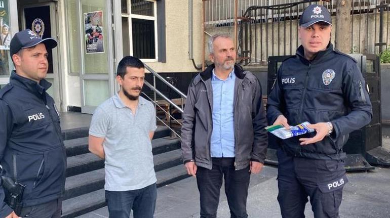 Yolda deste deste dolarları görünce polise koştu