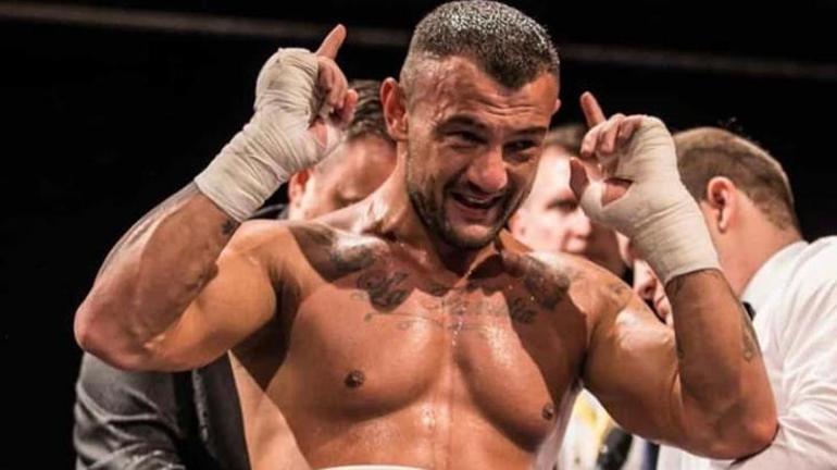 75 maçta yenilmedi Türk boksör ringde kalp krizi geçirip vefat etti
