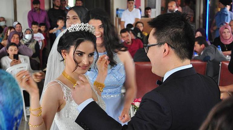 Tayvanlı damat ile Türk gelin evlendi Aileler karşılıklı oynadı