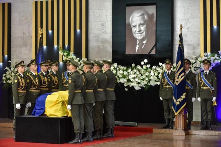Ukrayna’nın ilk Devlet Başkanı için cenaze töreni Zelenskiy ve eşi de katıldı