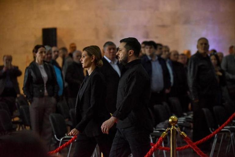 Ukrayna’nın ilk Devlet Başkanı için cenaze töreni Zelenskiy ve eşi de katıldı
