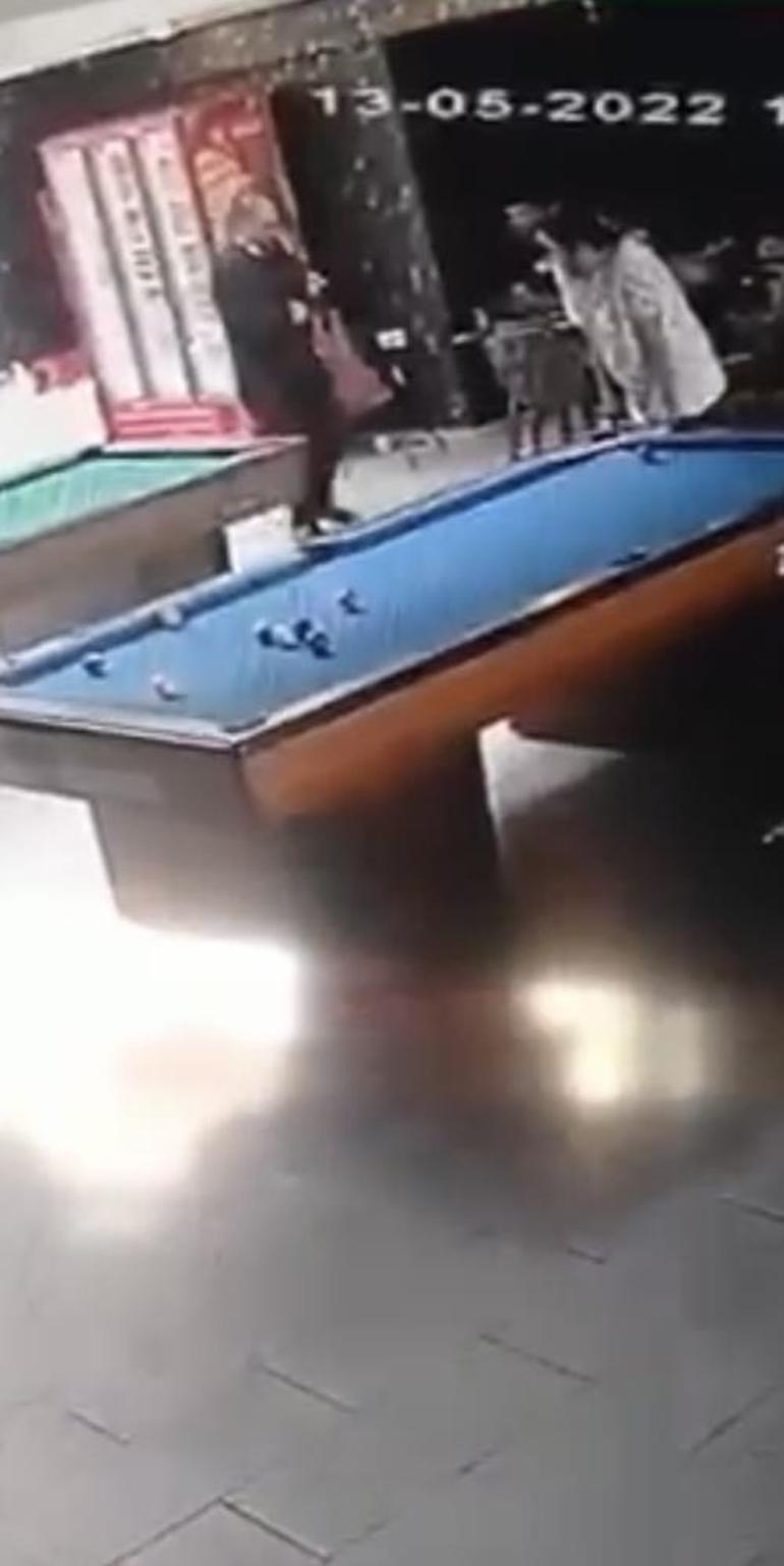 4 bin TL alacağı için bilardo salonunu ateşe verdi