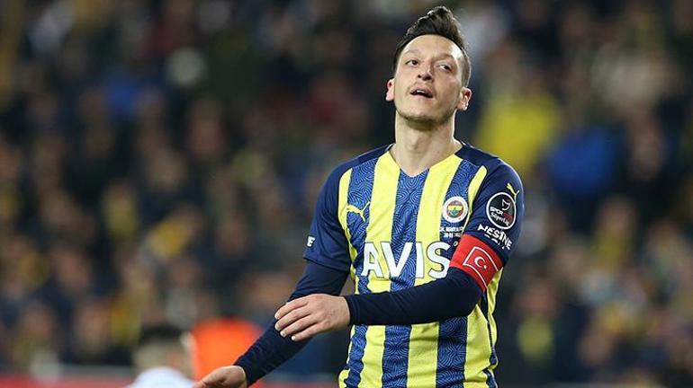 Son dakika: Fenerbahçede Mesut Özilin kararı belli oldu Menajeri transfer için konuştu