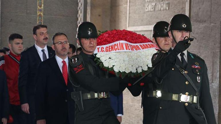 Anıtkabirde 19 Mayıs töreni Bakan Kasapoğlu: Aziz emanetiniz emin ellerde