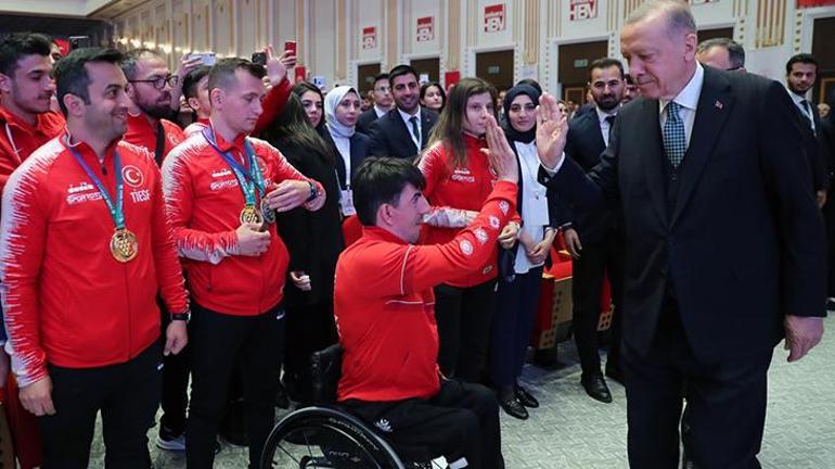 Son dakika: Erdoğandan 19 Mayıs Gençlik Buluşmasında net mesaj: Gençleri kucaklayan anlayışla tuzakları bozduk