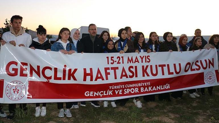 Bakan Kasapoğlu, Kapadokyada gençlerle balon turuna katıldı