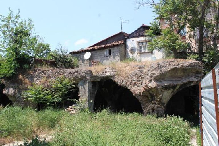 Üstüne yapılan gecekondu, tarihi sarnıcı tehdit ediyor