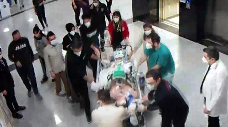 Doktor acil servisin önünde yere yığıldı Son çare ECMO cihazına bağlandı