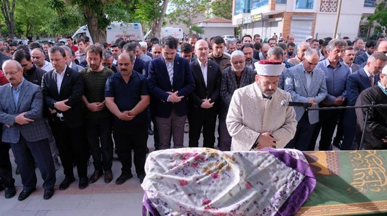 Otobüs kazasında ölen üniversiteli İlayda toprağa verildi