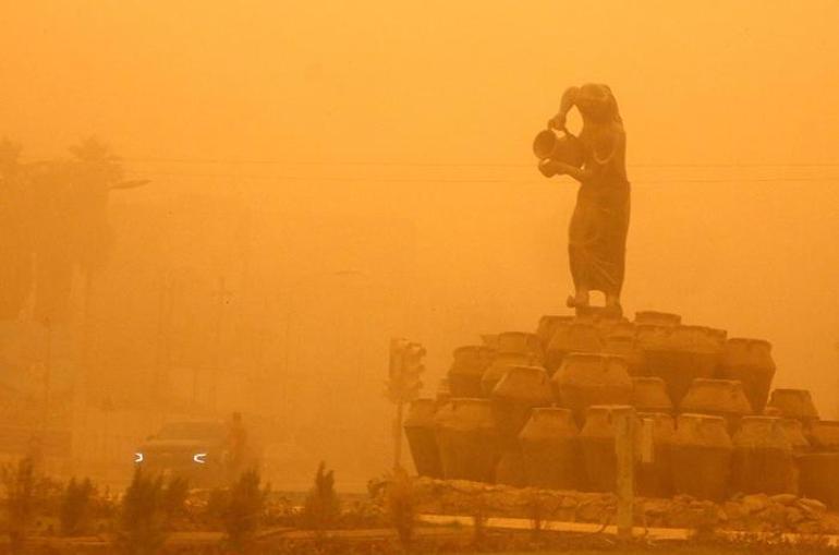 Irak’ta kum fırtınası alarmı Resmi tatil ilan edildi