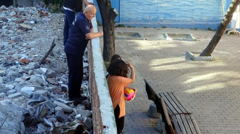 3 kız öğrenci, okul bahçesinde mahsur kaldı