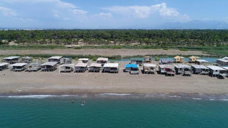 Antalyada beş yıldızlı otellere komşu Yıkılmayınca yerleştiler