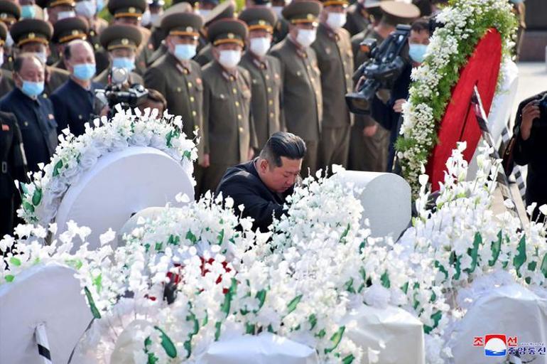 Son dakika... Kim tabutu taşıyıp elleriyle mezara toprak attı