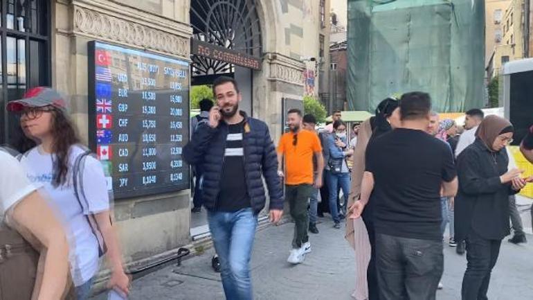 Beyoğlunda bebeğin elindeki telefonu böyle çaldı