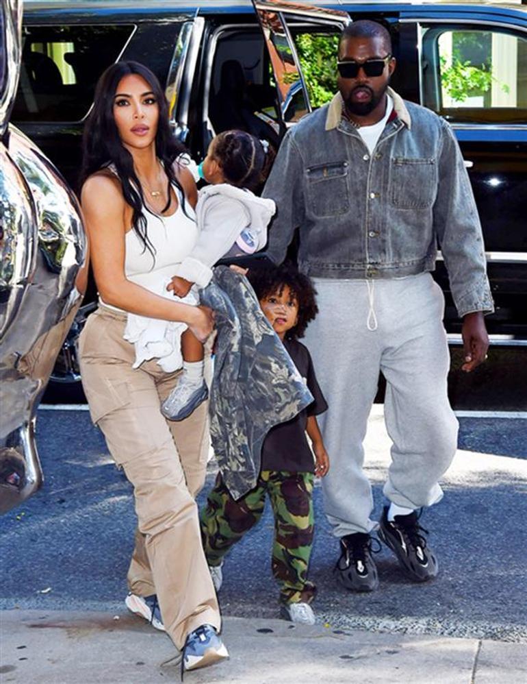Kim Kardashianın kızı Northa korse giydirmesine eleştiri yağdı