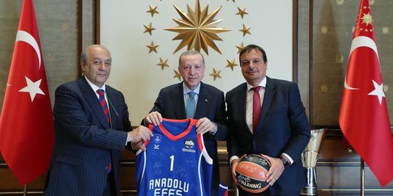 Cumhurbaşkanı Erdoğan, Anadolu Efes Spor Kulübünü kabul etti