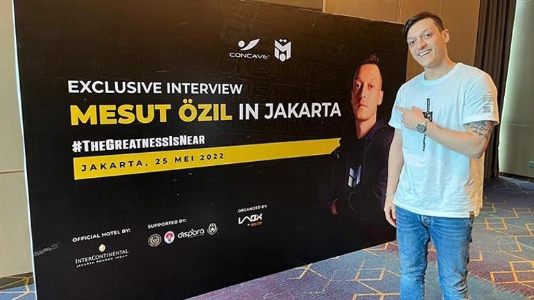 Son dakika: Mesut Özil, Endonezyada transfer sorusuna cevap verdi Oynamak isterdim